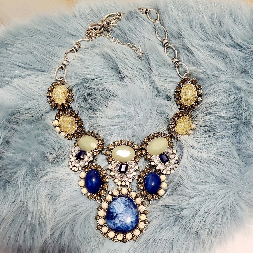 SOLD CHLOE & ISABEL TANGIER SOLADITE CHAMPAGNE CRYSTAL SILVER STATEMENT NECKL… - Picture 8 of 16